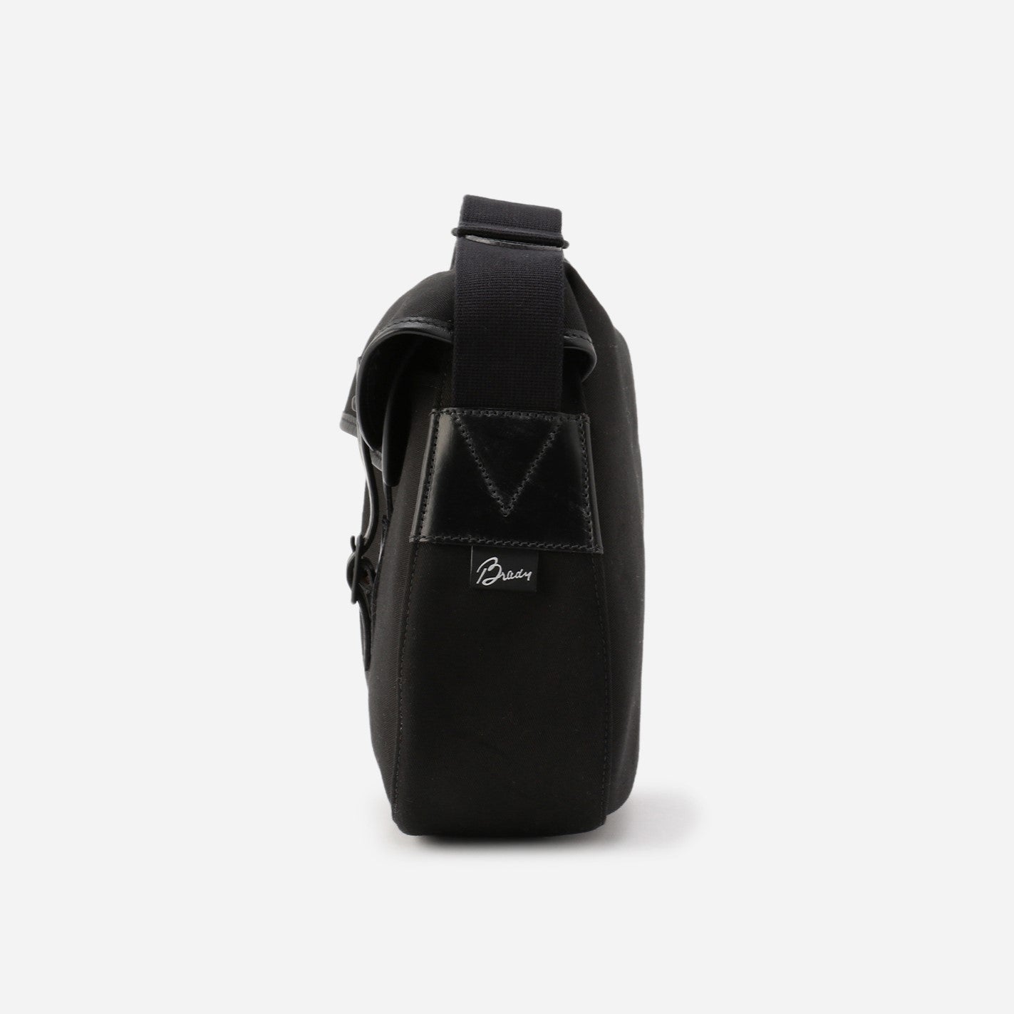 ARIEL TROUT LARGE BLACK EDITION｜BradyBags 公式オンラインストア